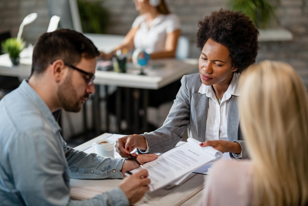 Como Funciona a Contratação de um Síndico Profissional? Guia Prático